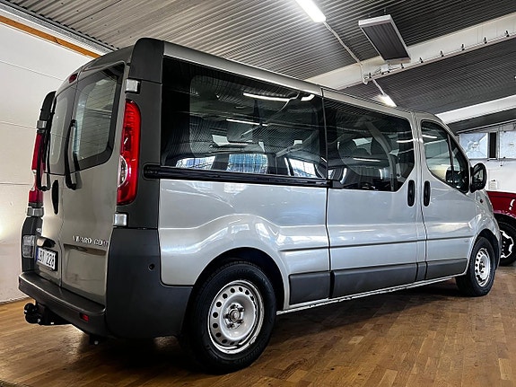Opel Vivaro 9 of 12