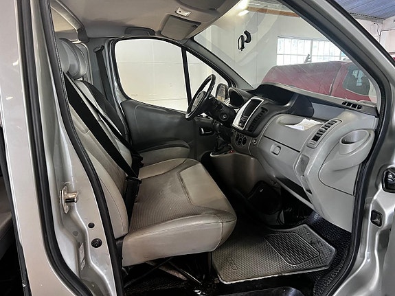 Opel Vivaro 7 of 12