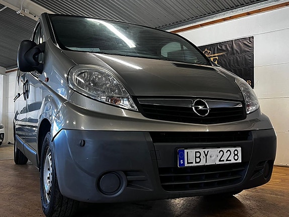 Opel Vivaro 2 of 5