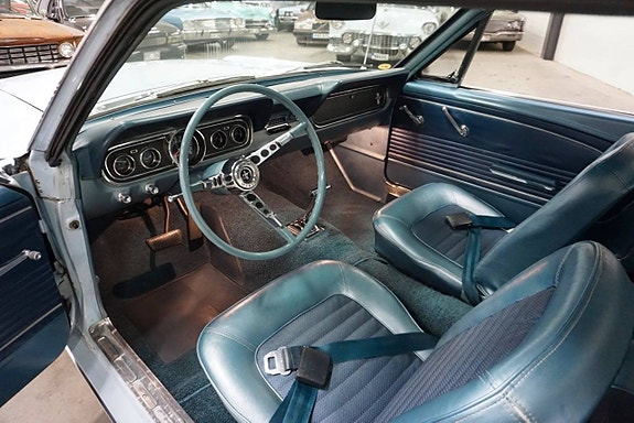 Ford Mustang 14 of 27