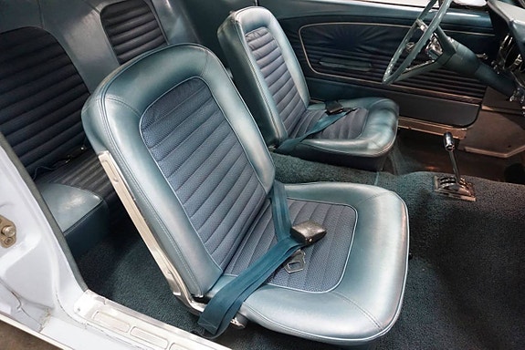 Ford Mustang 20 of 27