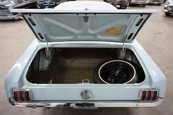 Ford Mustang 25 of 27