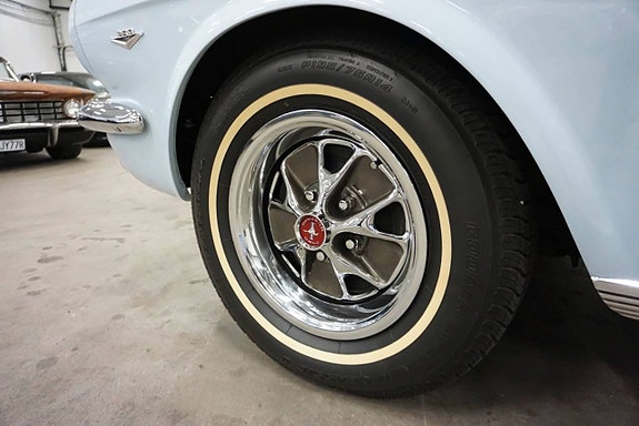 Ford Mustang 11 of 27