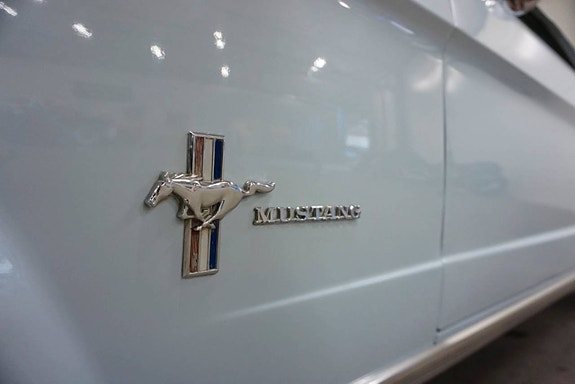 Ford Mustang 10 of 27