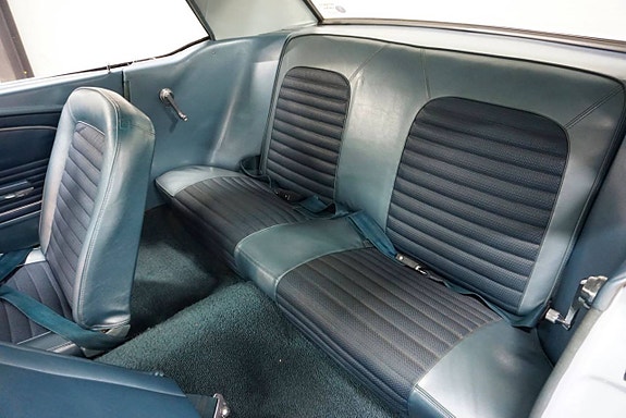 Ford Mustang 16 of 27