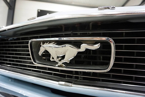 Ford Mustang 9 of 27