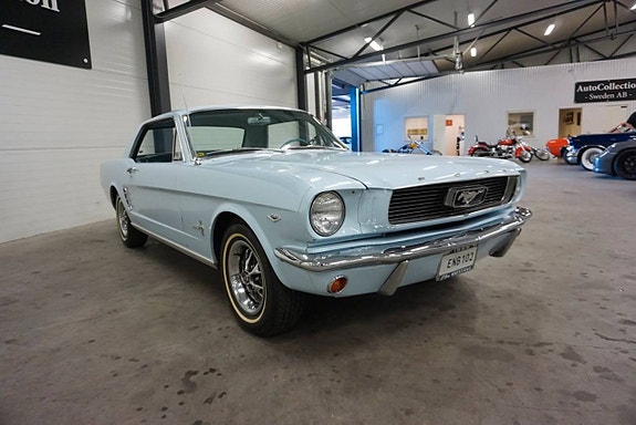 Ford Mustang 7 of 27