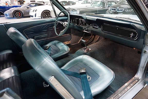 Ford Mustang 19 of 27