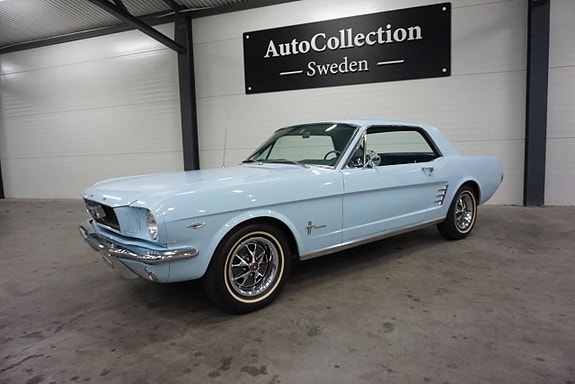 Ford Mustang 2 of 5
