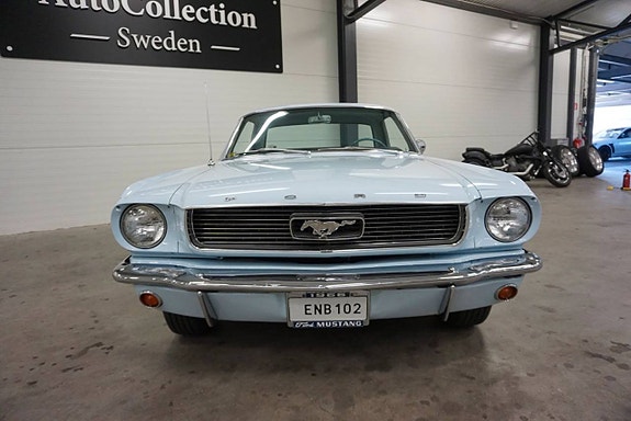 Ford Mustang 8 of 27