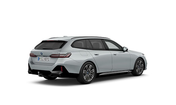 BMW 530e 2 of 4