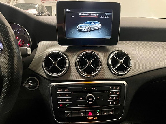Mercedes-Benz CLA200 18 of 23