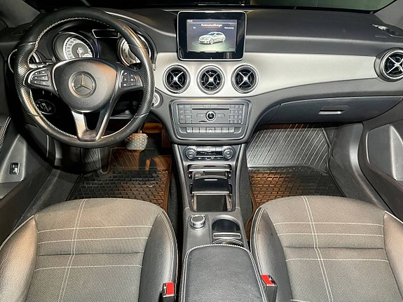 Mercedes-Benz CLA200 11 of 23