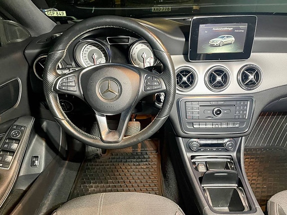 Mercedes-Benz CLA200 12 of 23