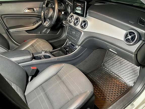 Mercedes-Benz CLA200 9 of 23