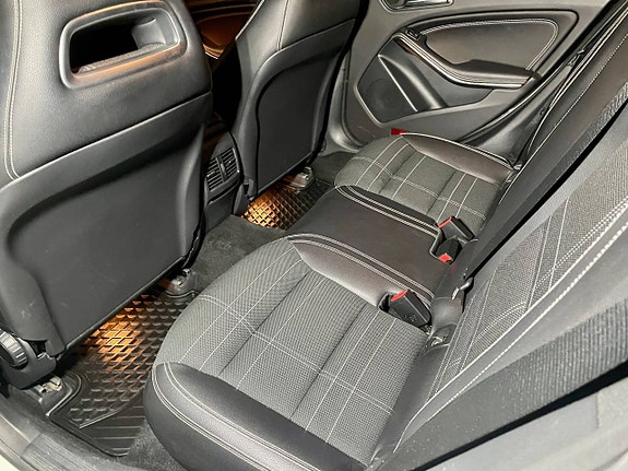 Mercedes-Benz CLA200 8 of 23