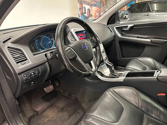 Volvo XC60 10 of 27