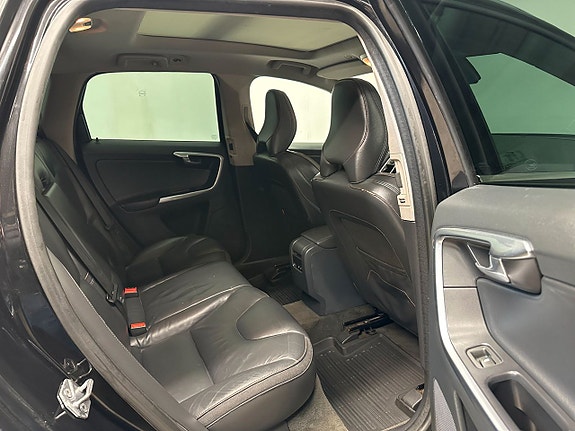Volvo XC60 12 of 27