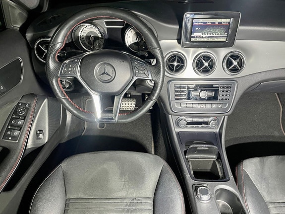 Mercedes-Benz GLA200 12 of 19