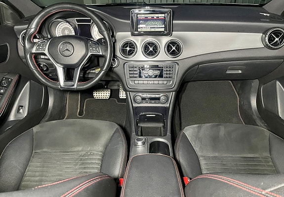 Mercedes-Benz GLA200 11 of 19