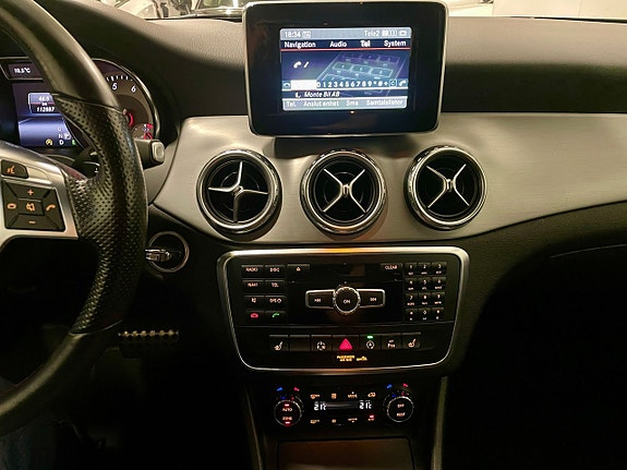 Mercedes-Benz GLA200 15 of 19