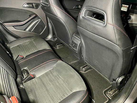 Mercedes-Benz GLA200 10 of 19