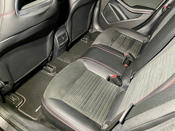 Mercedes-Benz GLA200 8 of 19