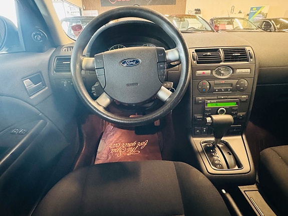 Ford Mondeo 11 of 16