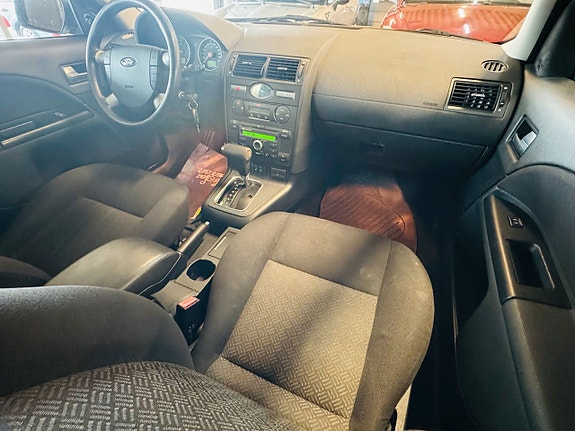 Ford Mondeo 12 of 16