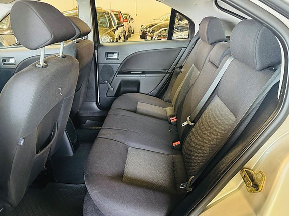 Ford Mondeo 9 of 16