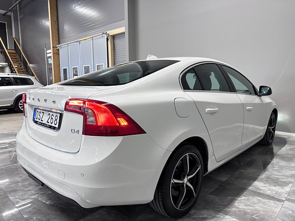 Volvo S60 8 of 27