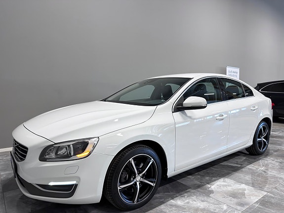 Volvo S60 4 of 5