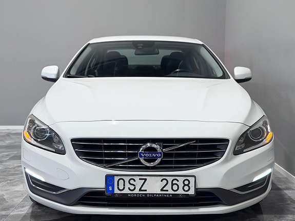 Volvo S60 3 of 5