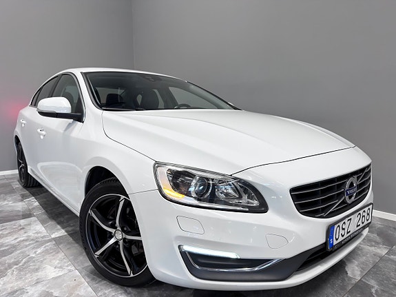 Volvo S60 2 of 5