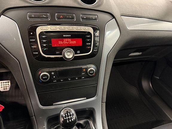 Ford Mondeo 17 of 22