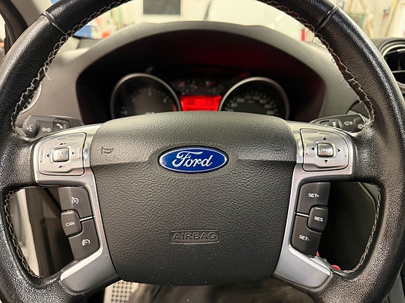 Ford Mondeo 16 of 22