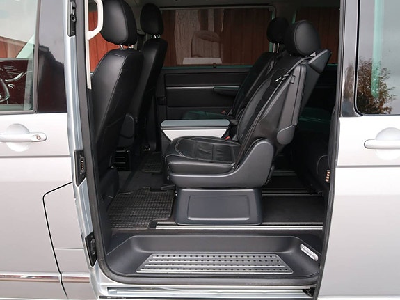 Volkswagen Multivan 10 of 17