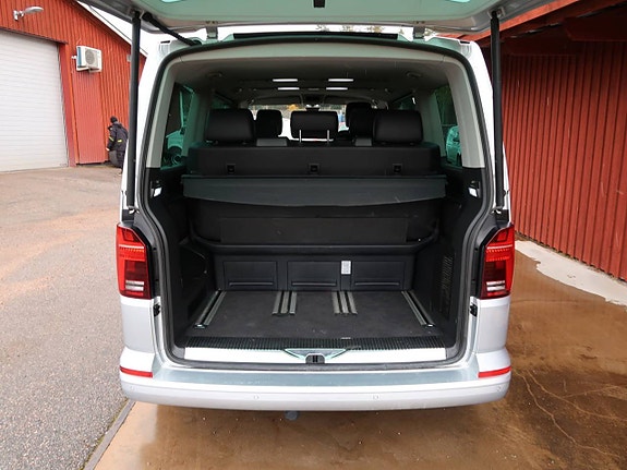 Volkswagen Multivan 12 of 17