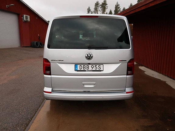 Volkswagen Multivan 5 of 5