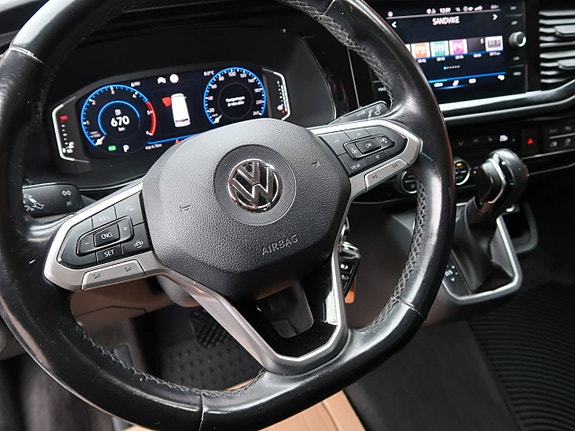 Volkswagen Multivan 9 of 17