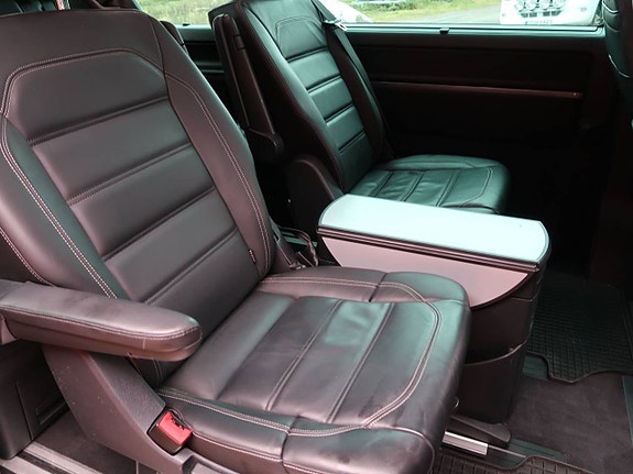 Volkswagen Multivan 16 of 17