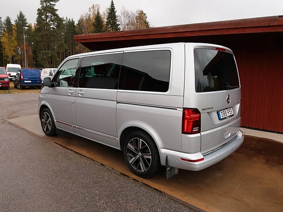 Volkswagen Multivan 6 of 17