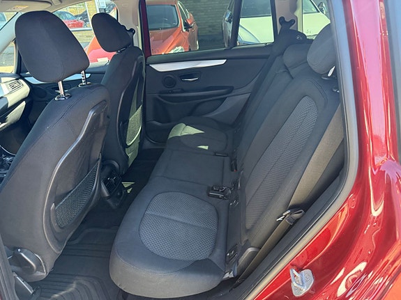 BMW 218 6 of 8