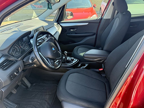 BMW 218 5 of 8