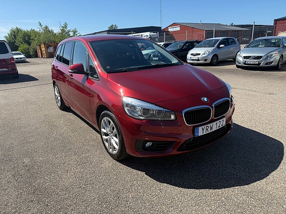 BMW 218 2 of 8
