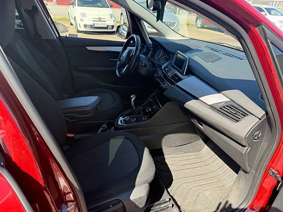BMW 218 7 of 8