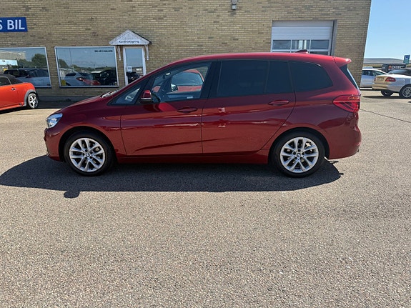 BMW 218 3 of 8