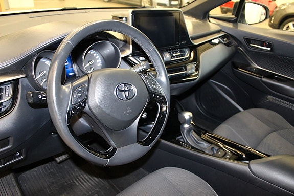 Toyota C-HR 12 of 18