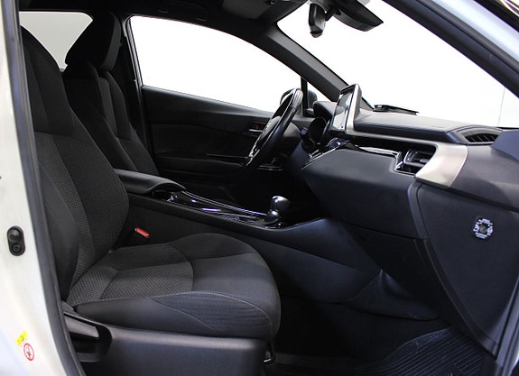 Toyota C-HR 15 of 18