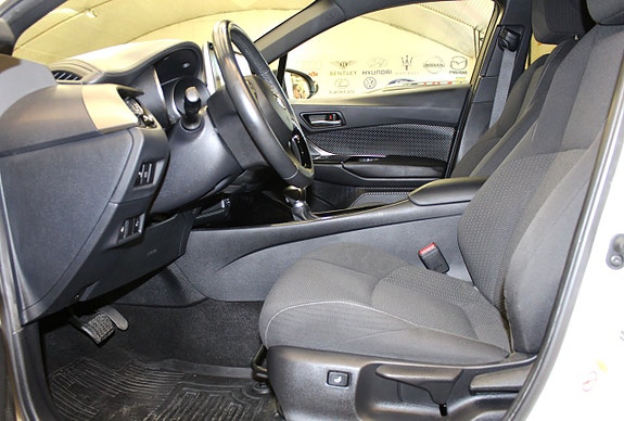 Toyota C-HR 13 of 18